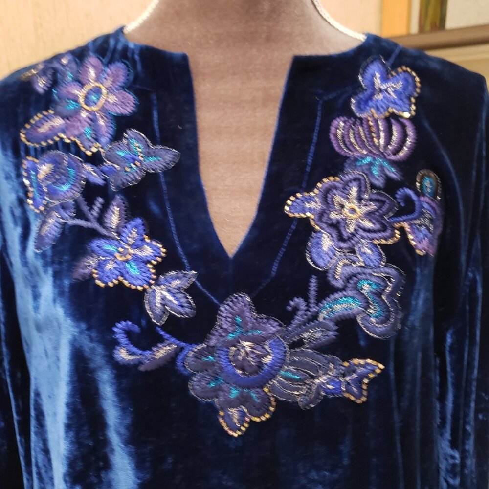 Chico's Blue Velvet Beaded Top - Sz 3 -NWOT - Picture 2 of 4